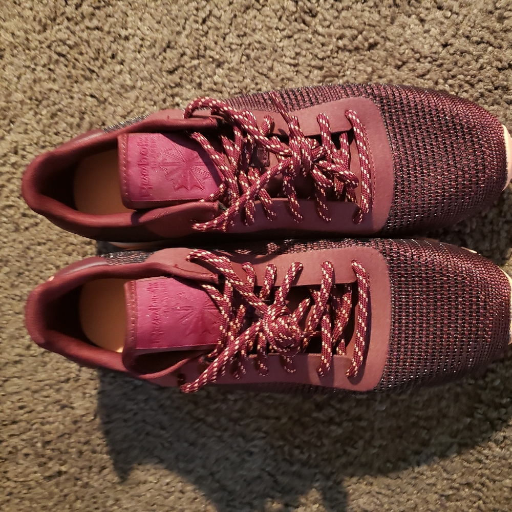 Rare Women's size 10 Reebok